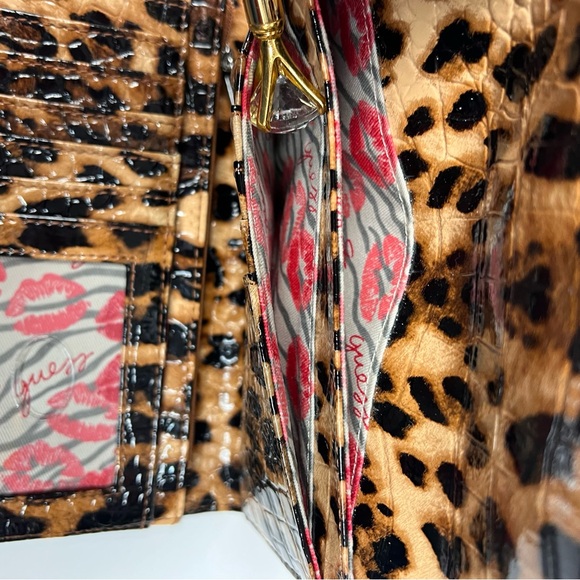 Guess Wallet - Picture 7 of 14